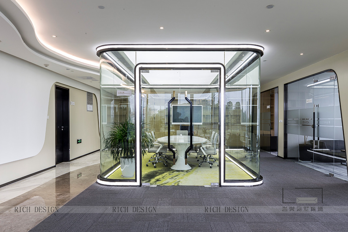 星河world现代风格玻璃房会议室实景图