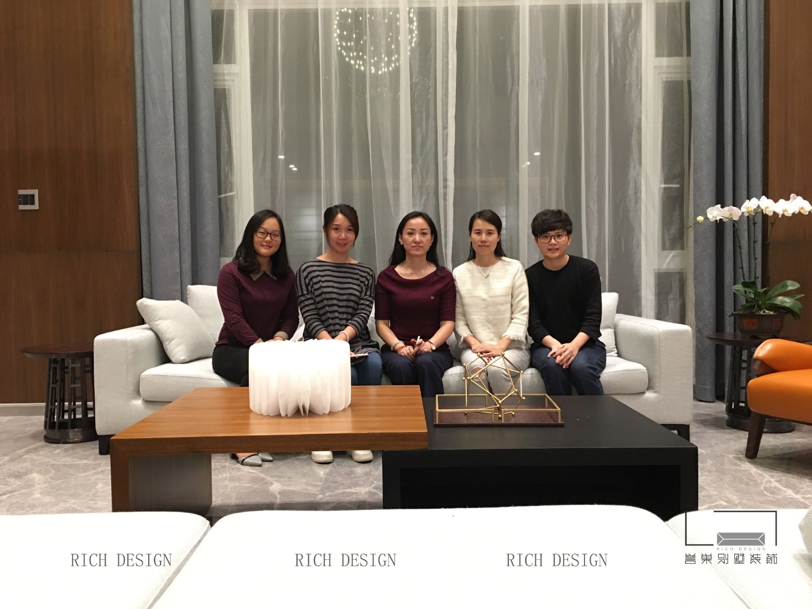 顺德东逸湾别墅现代客厅装修效果图