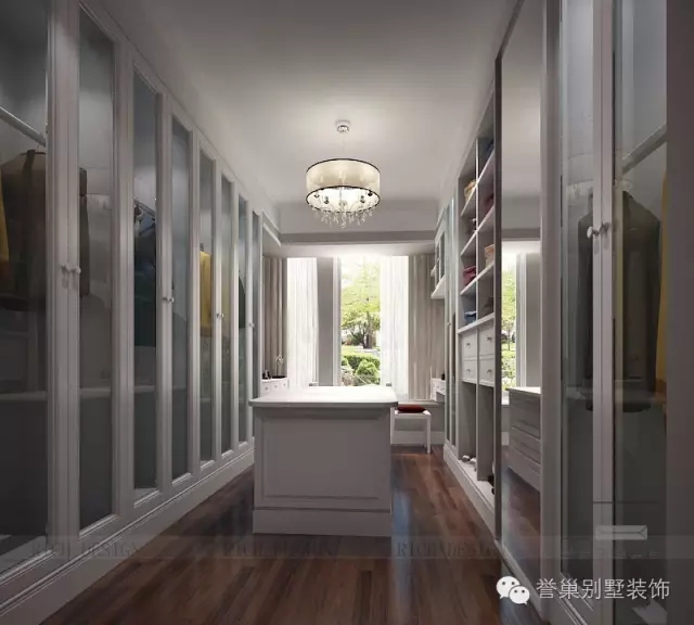 现代美式衣帽间装潢效果图 现代美式衣帽间装潢效果图