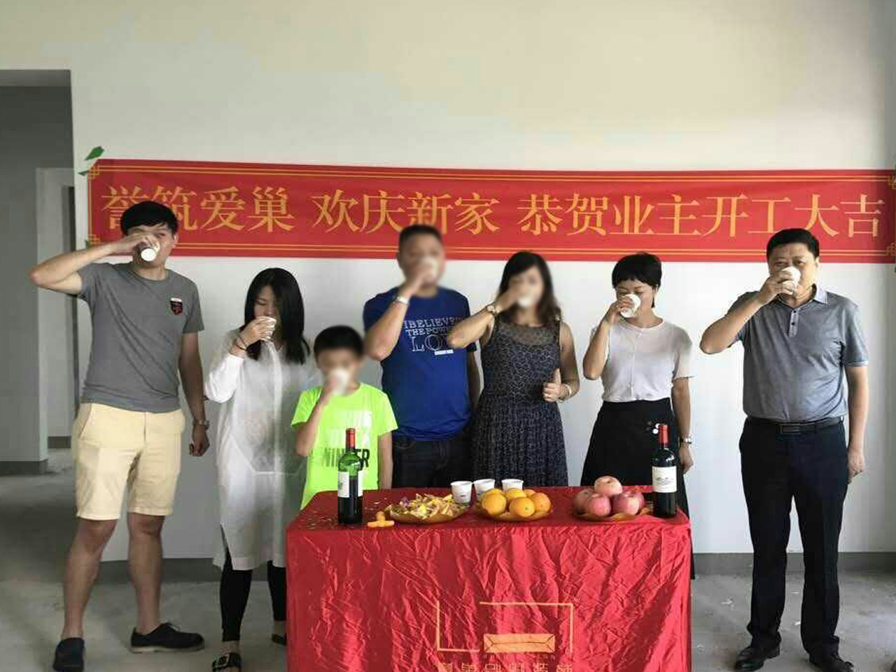 仁山智水别墅装修现场庆祝仪式