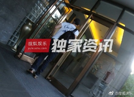 胡歌与神秘女北京豪宅相聚五小时，豪宅别墅装修怎样?
