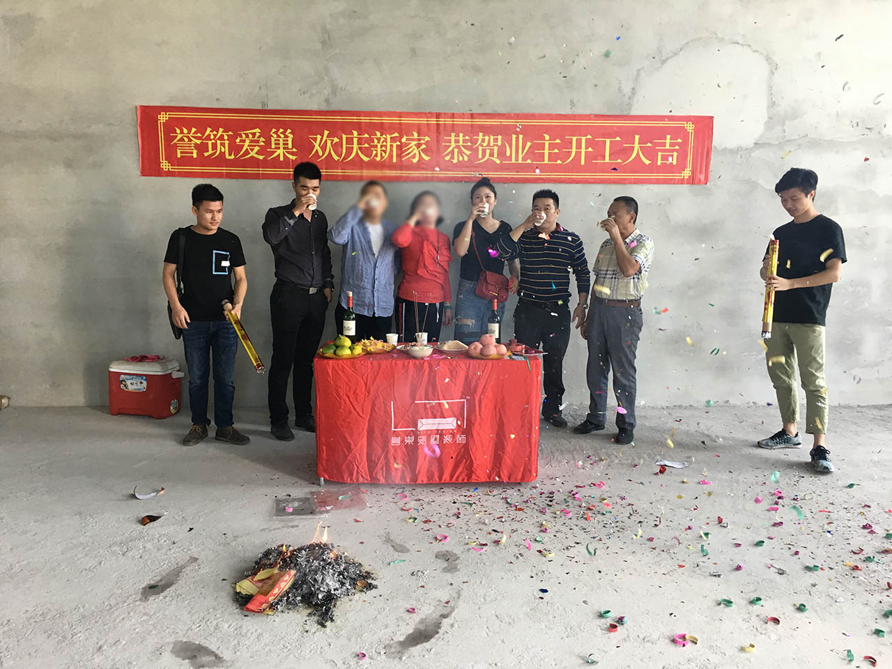 拾乐府舒姐项目开工现场举杯庆祝 拾乐府舒姐项目开工现场举杯庆祝
