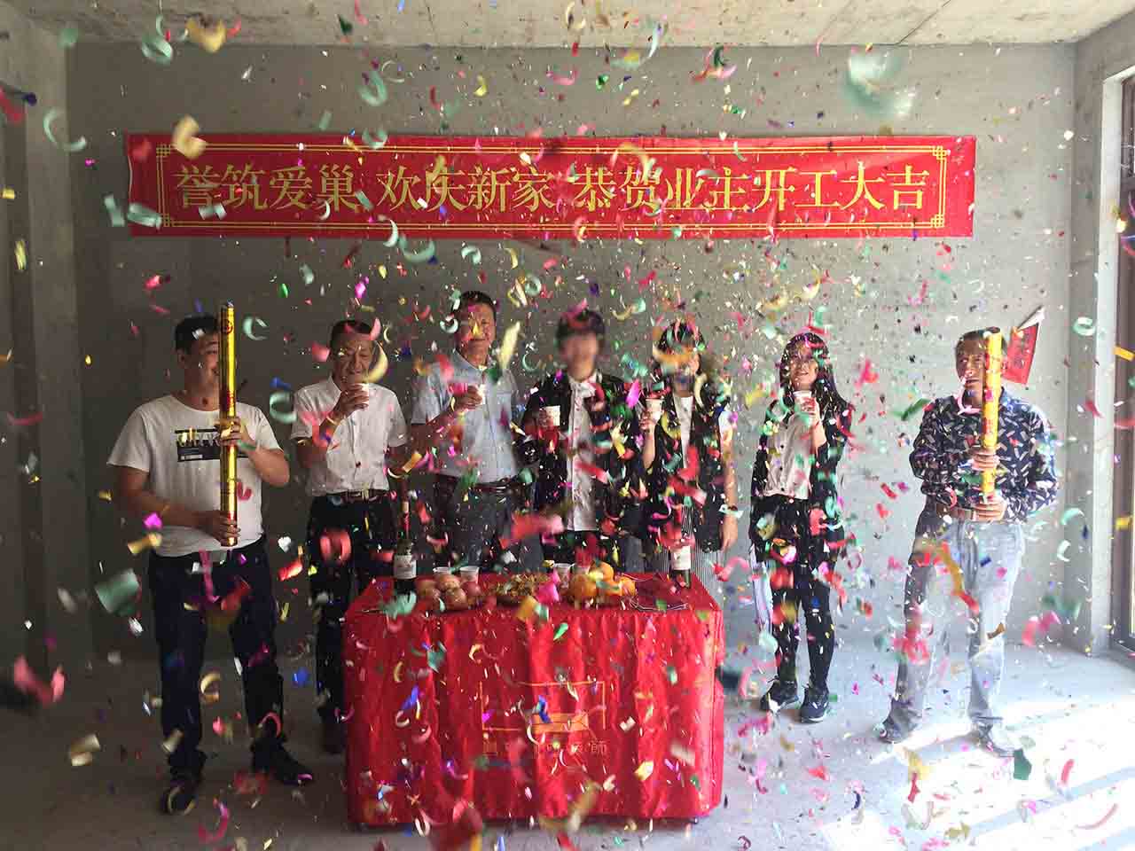 瑞士半山装修开工举杯纷纷庆祝 瑞士半山装修开工举杯纷纷庆祝