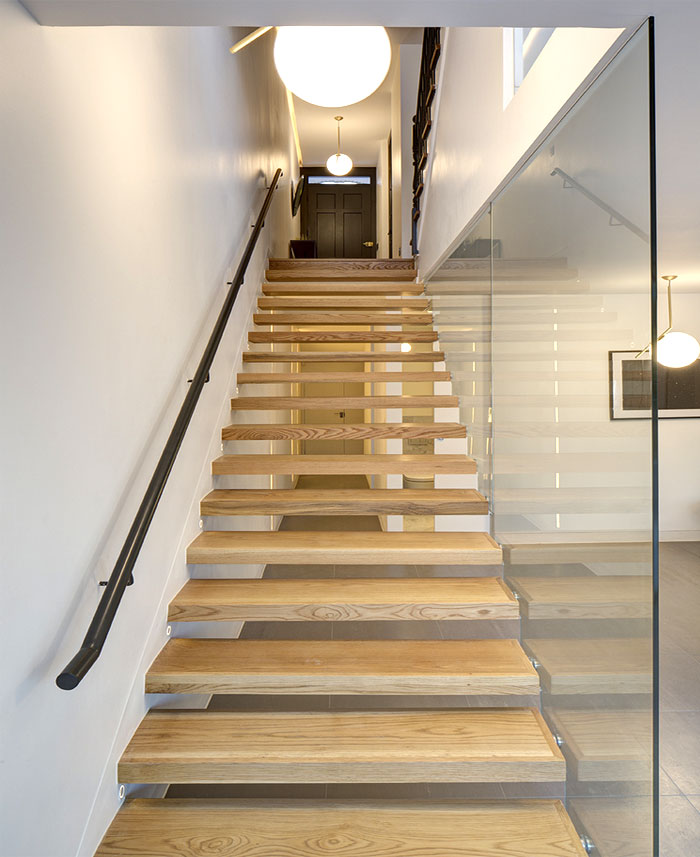 别墅现代楼梯装饰实景图