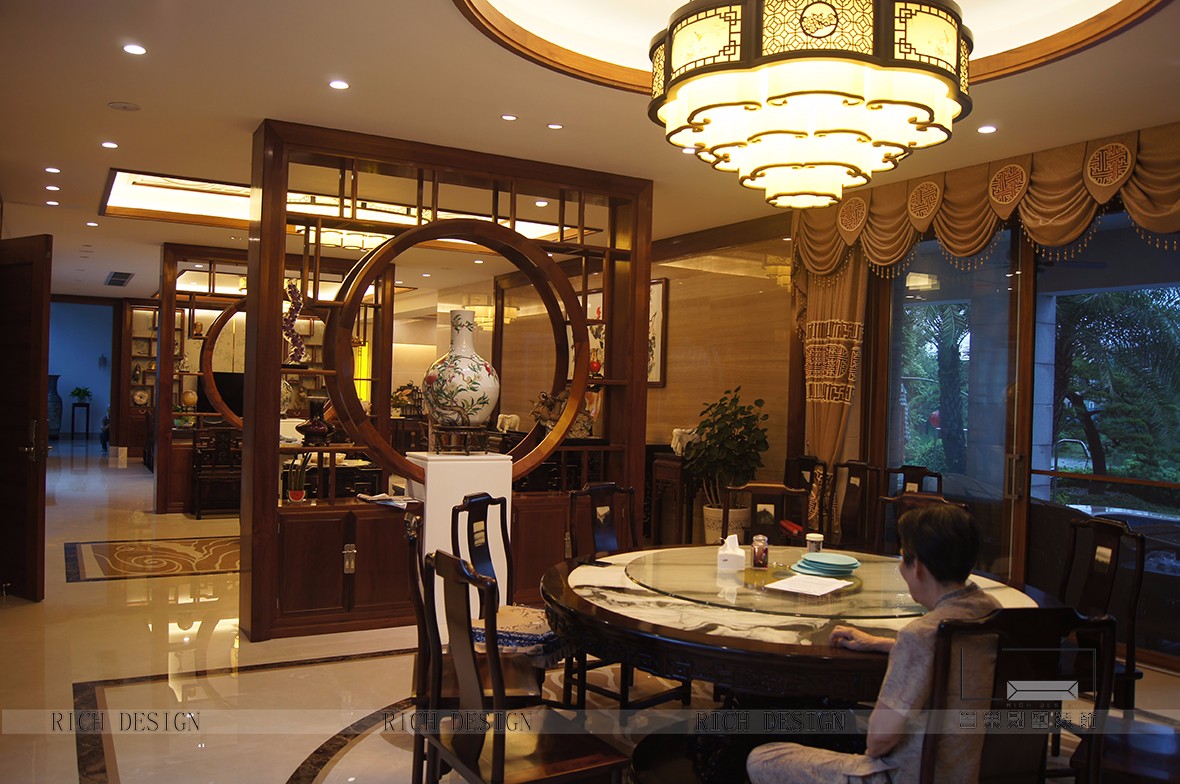 中式别墅餐厅装饰效果图