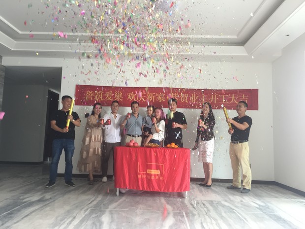 招商双玺A栋开工典礼现场热烈庆祝
