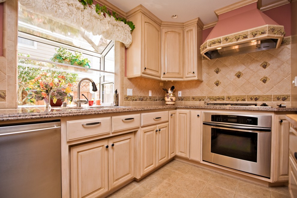 欧式厨房装饰效果图 欧式厨房装饰效果图